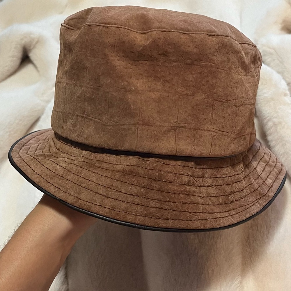 Genuine leather brown bucket hat by Liz Clairbone vintage in perfect condition - Picture 4 of 5